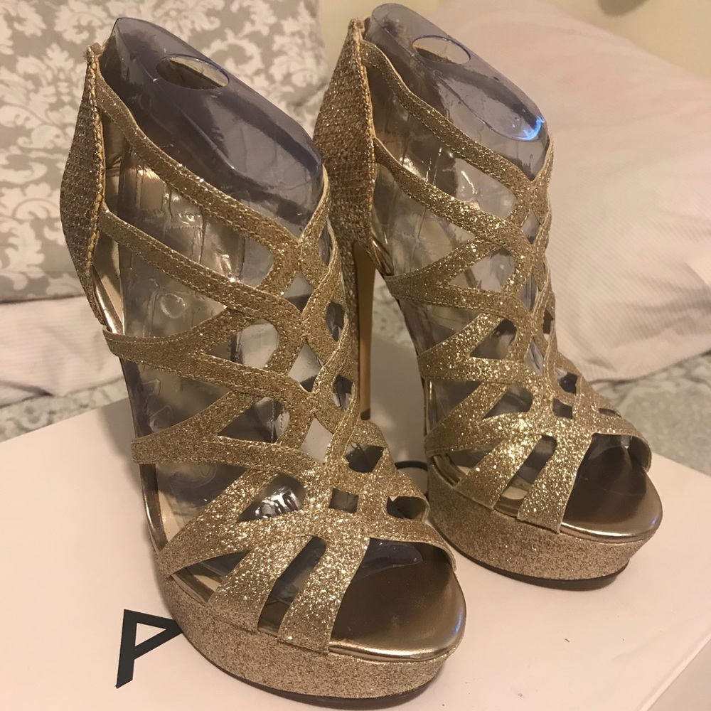 Also Gold pumps